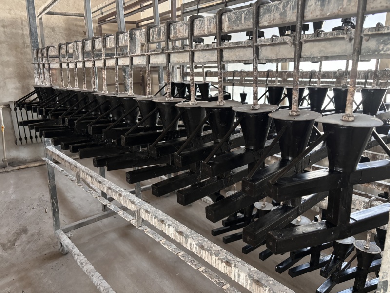 Lost wax casting processing wax pattern trees asselmbly in Lantian Steel Casting Foundry